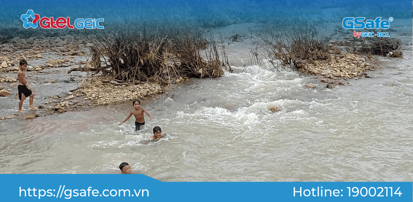 nhung-luu-y-quan-trong-khi-tam-song-ho-mua-he-de-tranh-duoi-nuoc